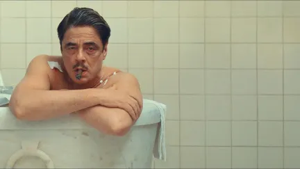 benicio del toro in a tub